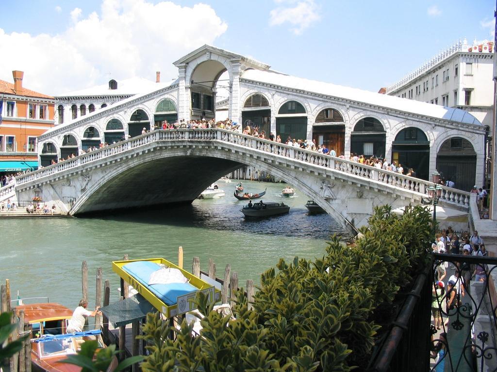 Hotel Rialto Venesia Bagian luar foto